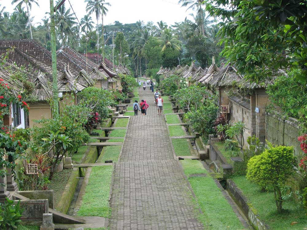 https://www.jabalivacation.com/wp-content/uploads/2022/11/Penglipuran-village.jpg